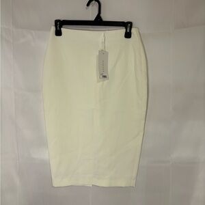 New with tags, womens size 4 pencil skirt, #K398